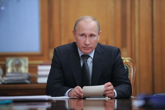 Vladimir Putin holds meeting on continental shelf development