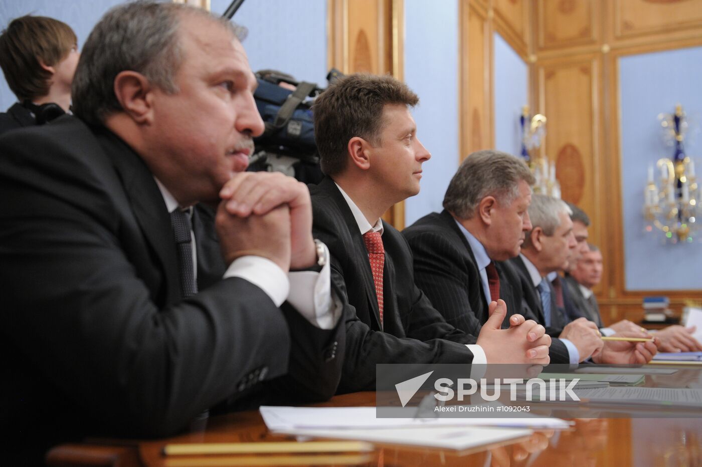 Vladimir Putin holds meeting on continental shelf development