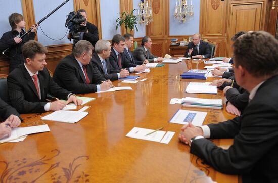Vladimir Putin holds meeting on continental shelf development