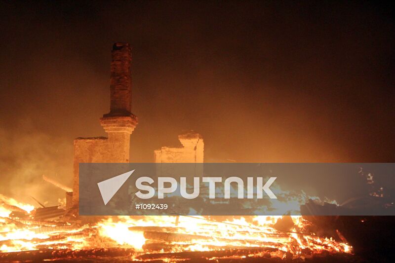 Bayan-Bulak (Onon-Baza) village on fire due to steppe fire