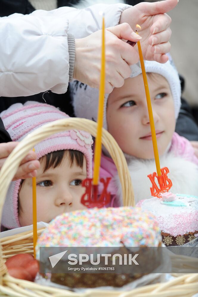 Easter cakes consecrated in Church of St John of Kronstadt