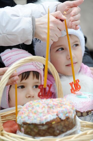 Easter cakes consecrated in Church of St John of Kronstadt