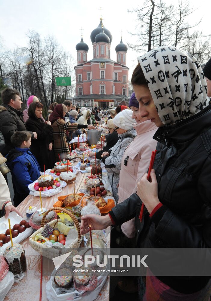 Easter cakes consecrated in Donskoi Monastery