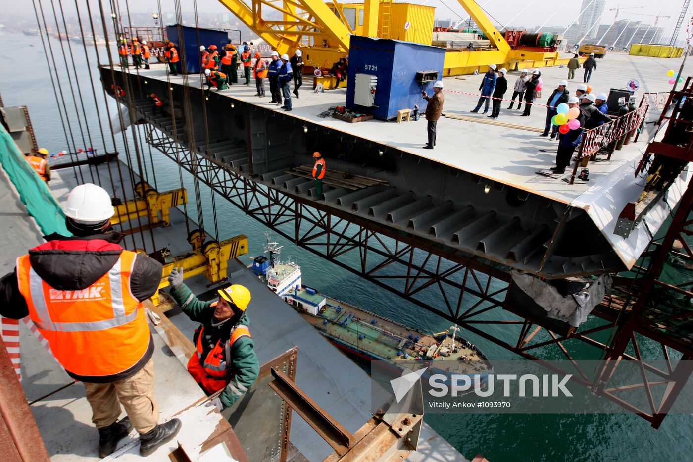 Last span connected in bridge over Golden Horn Bay, Vladivostok