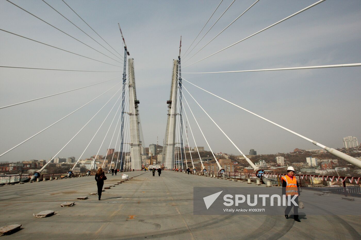 Last span connected in bridge over Golden Horn Bay, Vladivostok