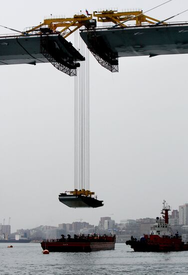 Last span connected in bridge over Golden Horn Bay, Vladivostok