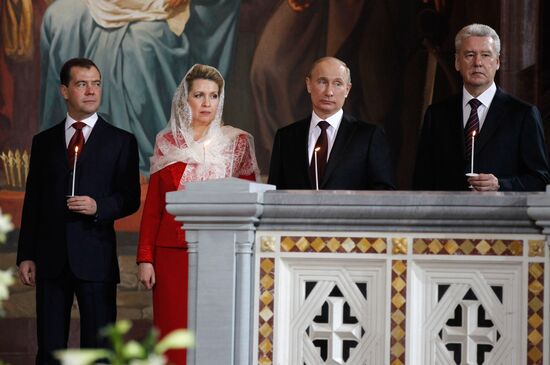 Medvedev and Putin at Christ the Savior Cathedral in Moscow