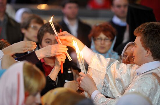 Festive Easter service in Christ the Savior cathedral in Moscow