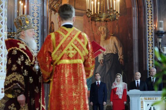 Medvedev and Putin at Christ the Savior Cathedral in Moscow