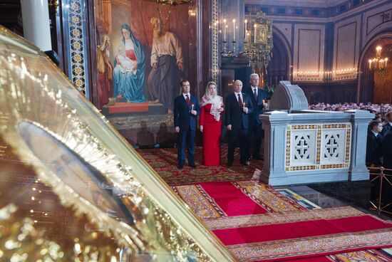 Medvedev and Putin at Christ the Savior Cathedral in Moscow