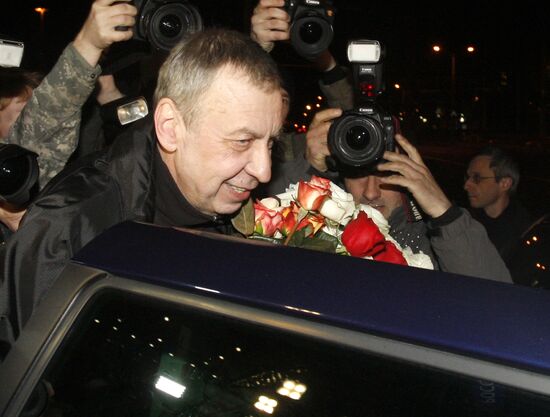 Andrei Sannikov arrives in Minsk from penal colony