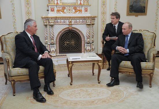 Vladimir Putin meets with ExxonMobil CEO Rex Tillerson