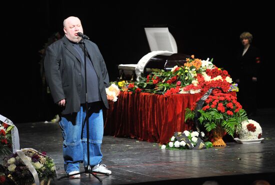 Paying last respects to Alexander Porokhovshchikov