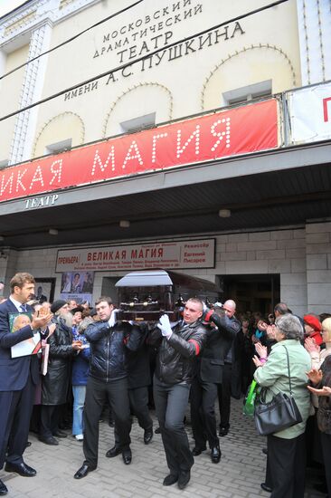 Paying last respects to Alexander Porokhovshchikov