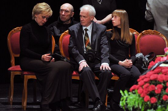 Paying last respects to Alexander Porokhovshchikov