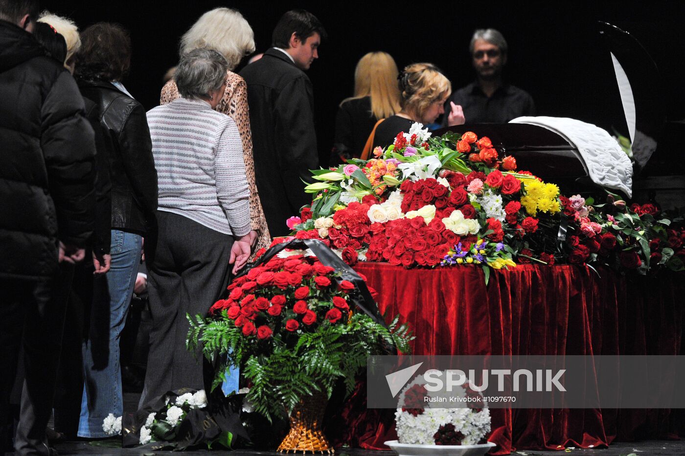 Paying last respects to Alexander Porokhovshchikov