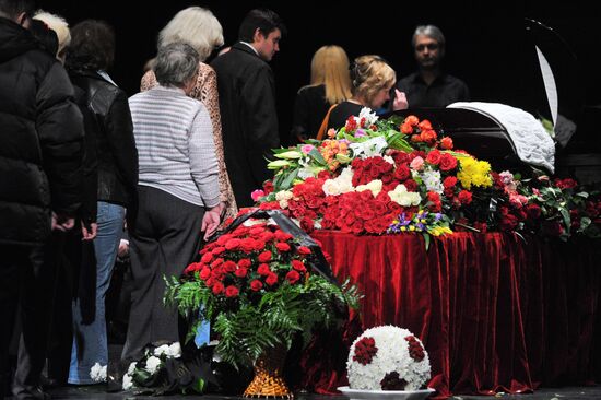 Paying last respects to Alexander Porokhovshchikov