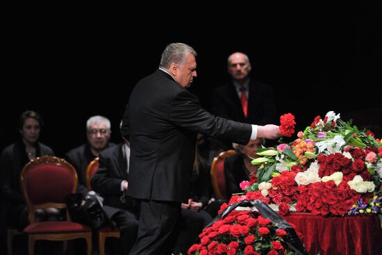 Paying last respects to Alexander Porokhovshchikov