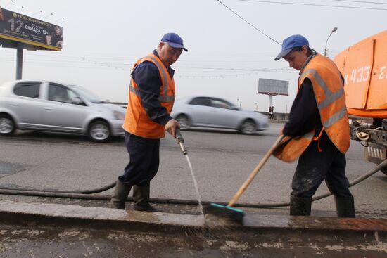 Repairing roads in Omsk