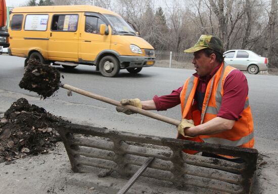 Repairing roads in Omsk