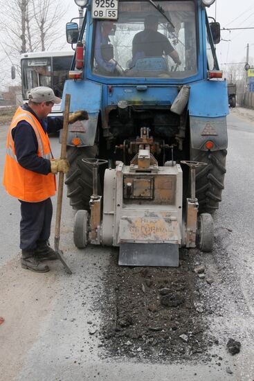 Repairing roads in Omsk