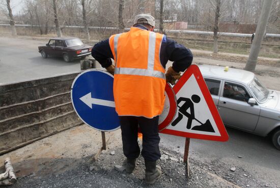 Repairing roads in Omsk