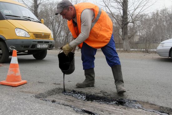 Repairing roads in Omsk