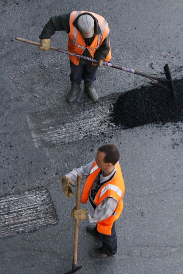 Repairing roads in Omsk