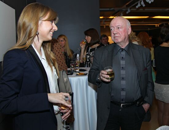 Presentation of "Everything About Eve", a book of SNOB Project