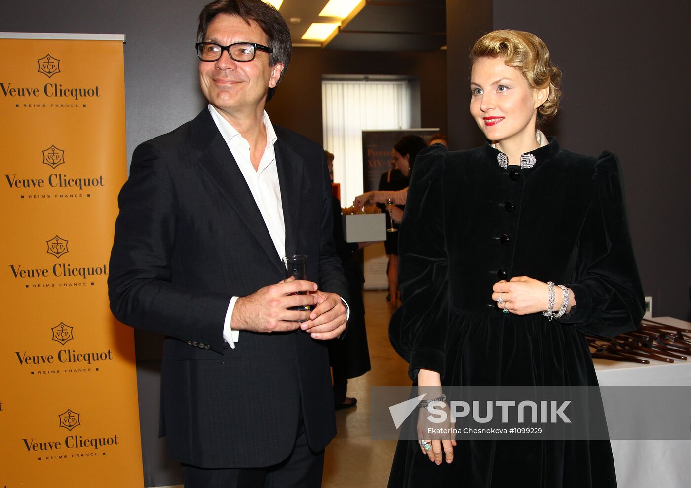 Presentation of "Everything About Eve", a book of SNOB Project
