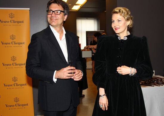 Presentation of "Everything About Eve", a book of SNOB Project