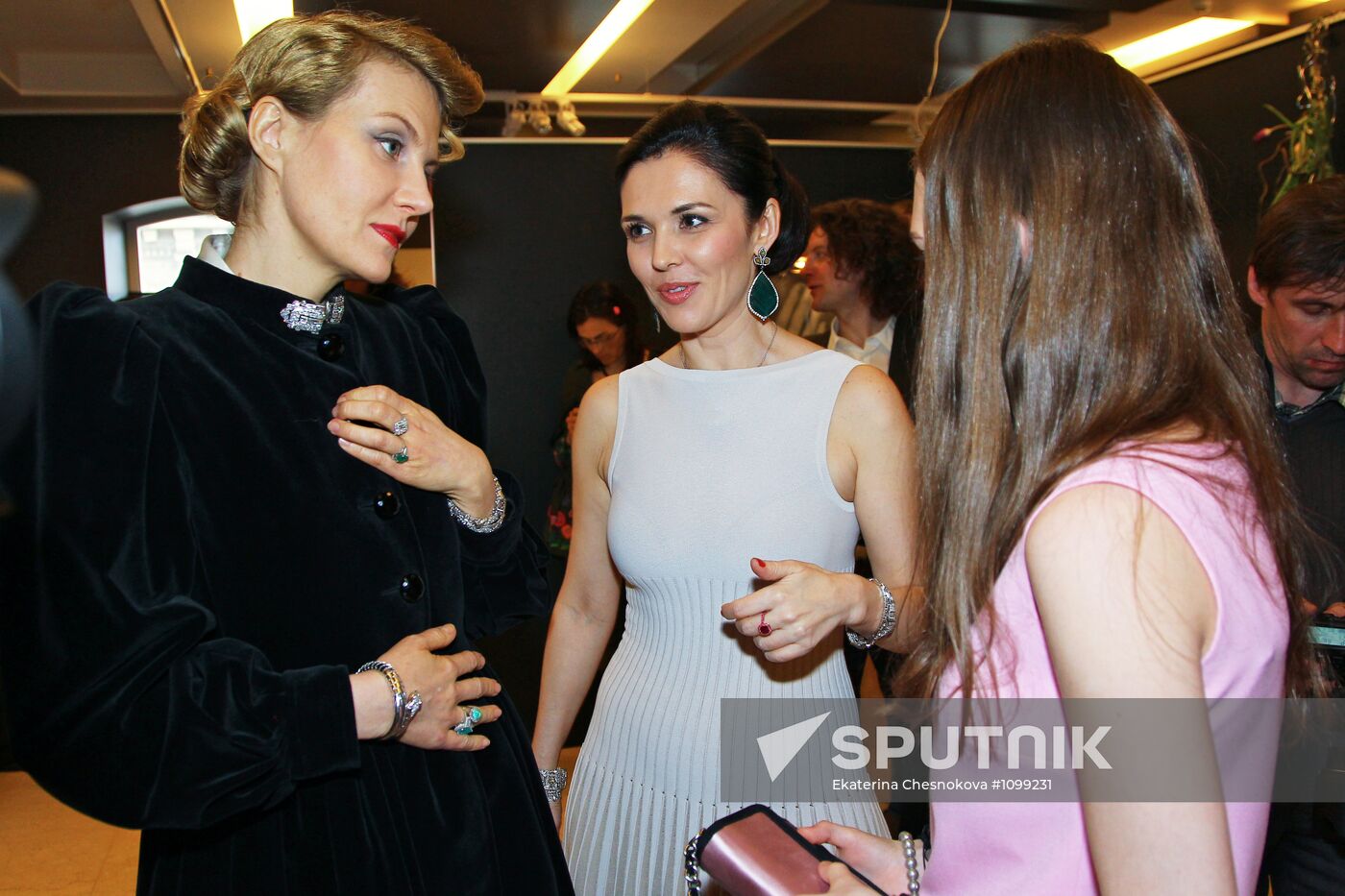 Presentation of "Everything About Eve", a book of SNOB Project