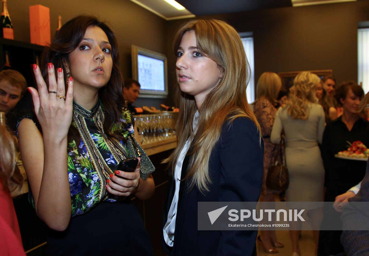 Presentation of "Everything About Eve", a book of SNOB Project