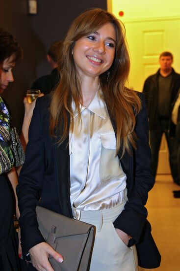 Presentation of "Everything About Eve", a book of SNOB Project