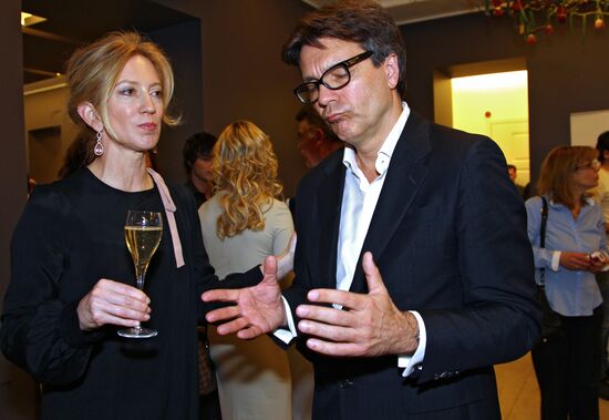 Presentation of "Everything About Eve", a book of SNOB Project