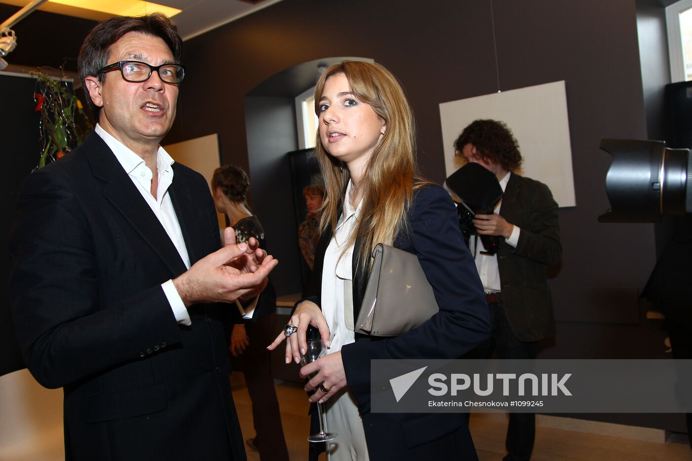 Presentation of "Everything About Eve", a book of SNOB Project