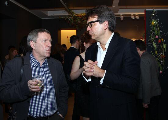 Presentation of "Everything About Eve", a book of SNOB Project