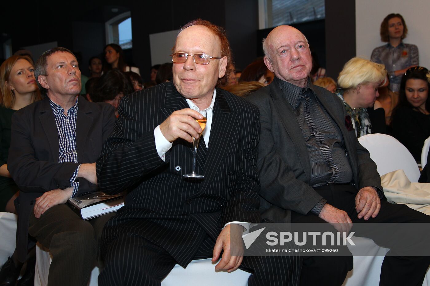 Presentation of "Everything About Eve", a book of SNOB Project