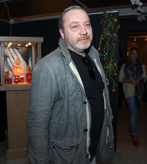SNOB's project book "All About Eve" presented