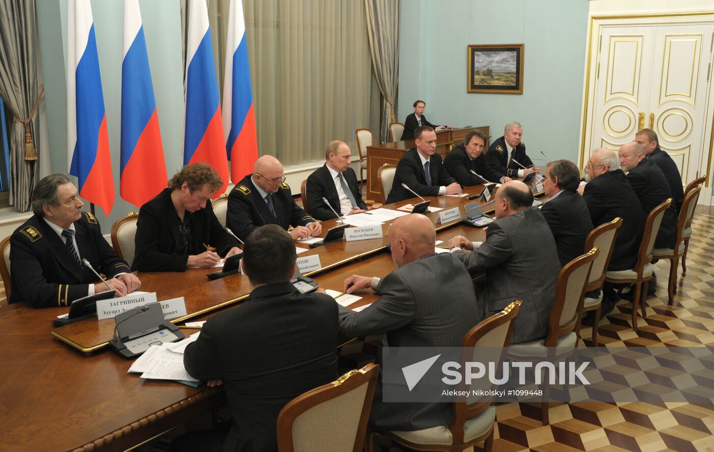 Vladimir Putin meets with members of Antarctic expedition