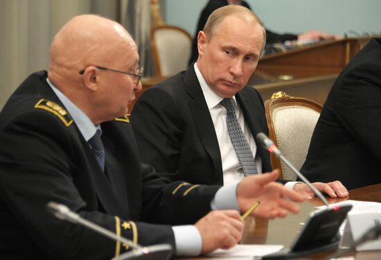Vladimir Putin meets with members of Antarctic expedition