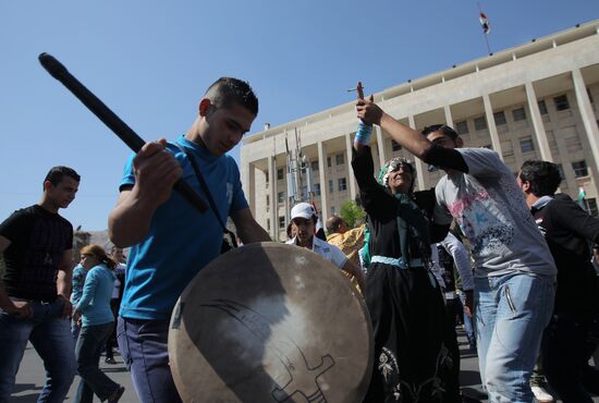 Rally to support President Bashar al-Asad in Damask
