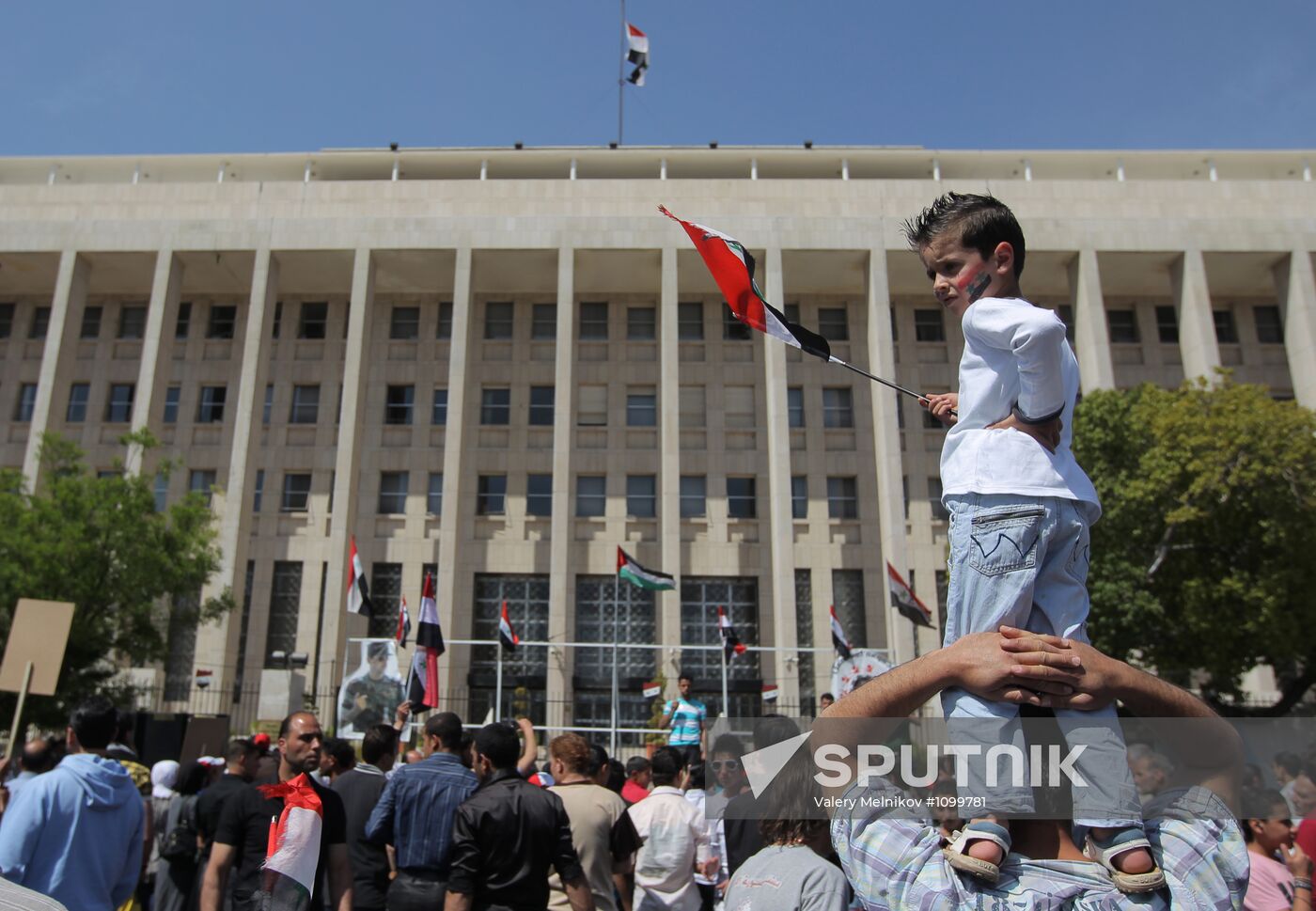 Rally to support President Bashar al-Asad in Damask