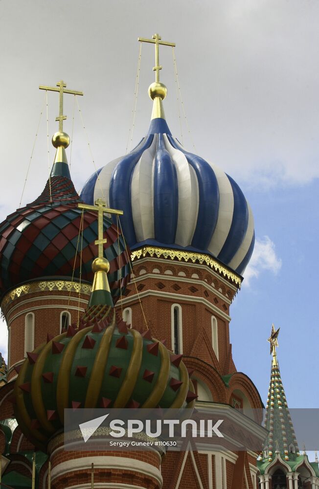 ST BASIL'S CATHEDRAL CUPOLAS 