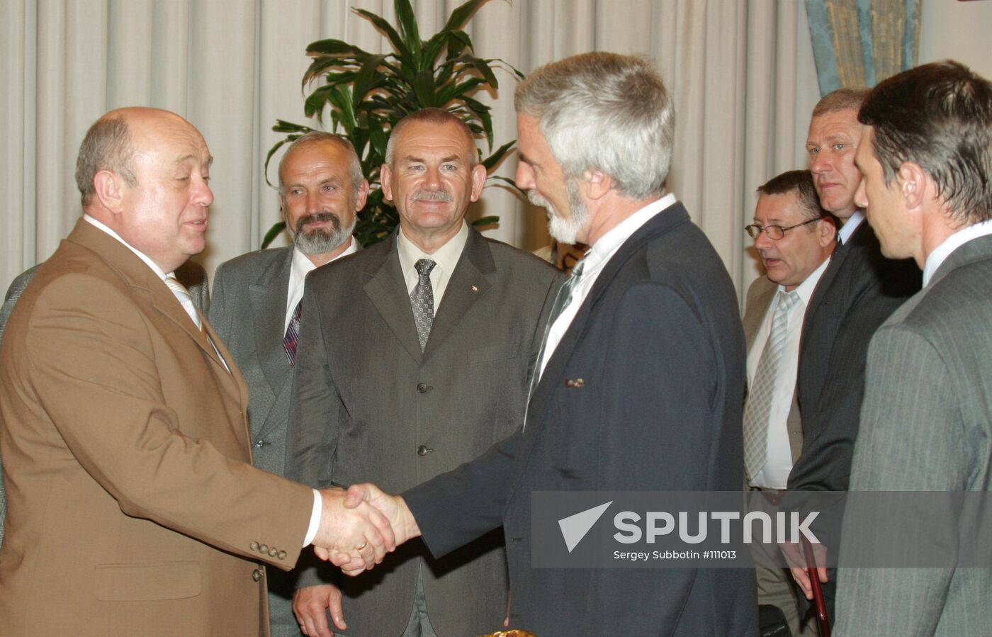FRADKOV MEETING POLAR EXPLORERS 