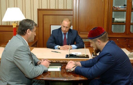 PUTIN ALKHANOV KADYROV MEETING