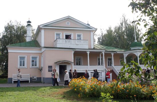 KONSTANTINOVO YESENIN SNEGINA