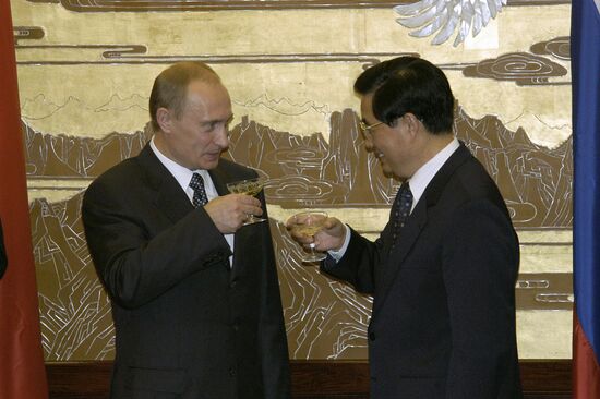 Putin Hu Jintao signing declaration 
