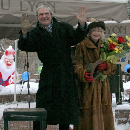 LAZAREV NEMOLYAEVA NAMED STONES LAYING