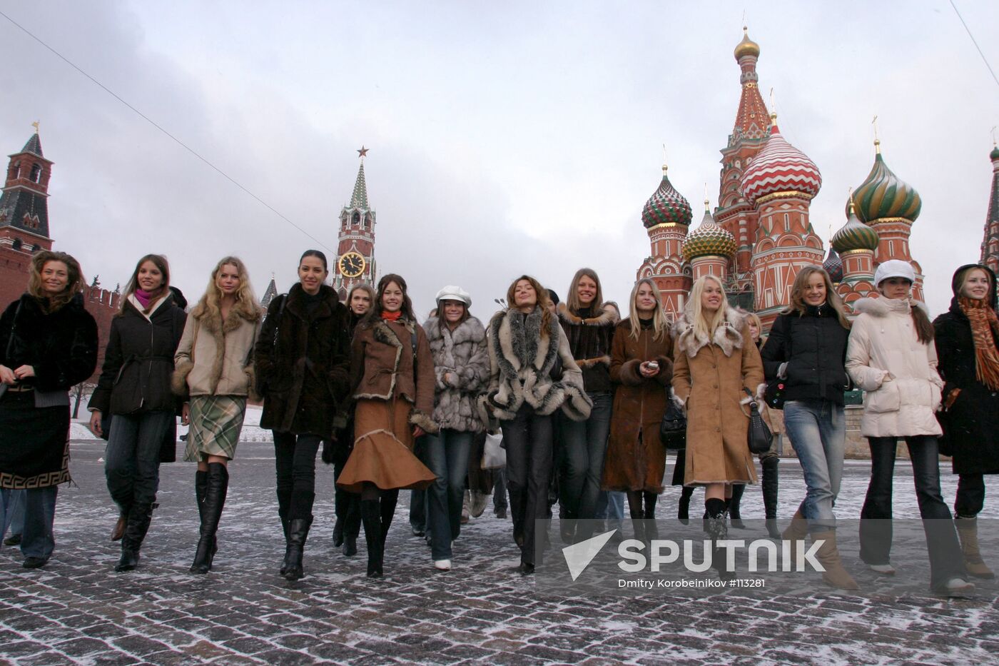 MODELS CONTEST INTERNATIONAL RED SQUARE